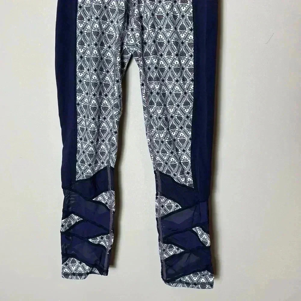 ATHLETA Mantra Mosaic Printed Crop Leggings Women XXS in Navy Blue and White - Picture 5 of 14